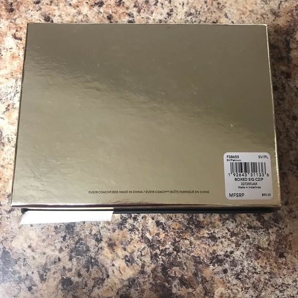 NWT Coach Wristlet - Picture 6 of 6